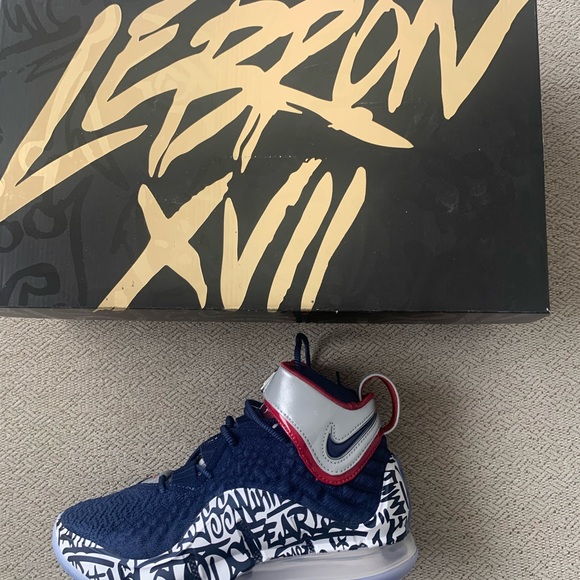 Lebron XVII Men’s 6.5 - Picture 1 of 4